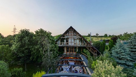 Previzualizare: Curtea Moșului de Alexandru Comerzan